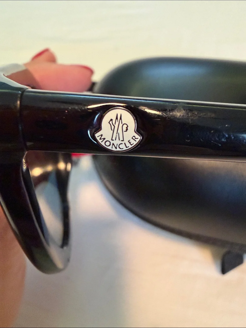 Moncler Glossy Black Round-Edge Sunglasses
